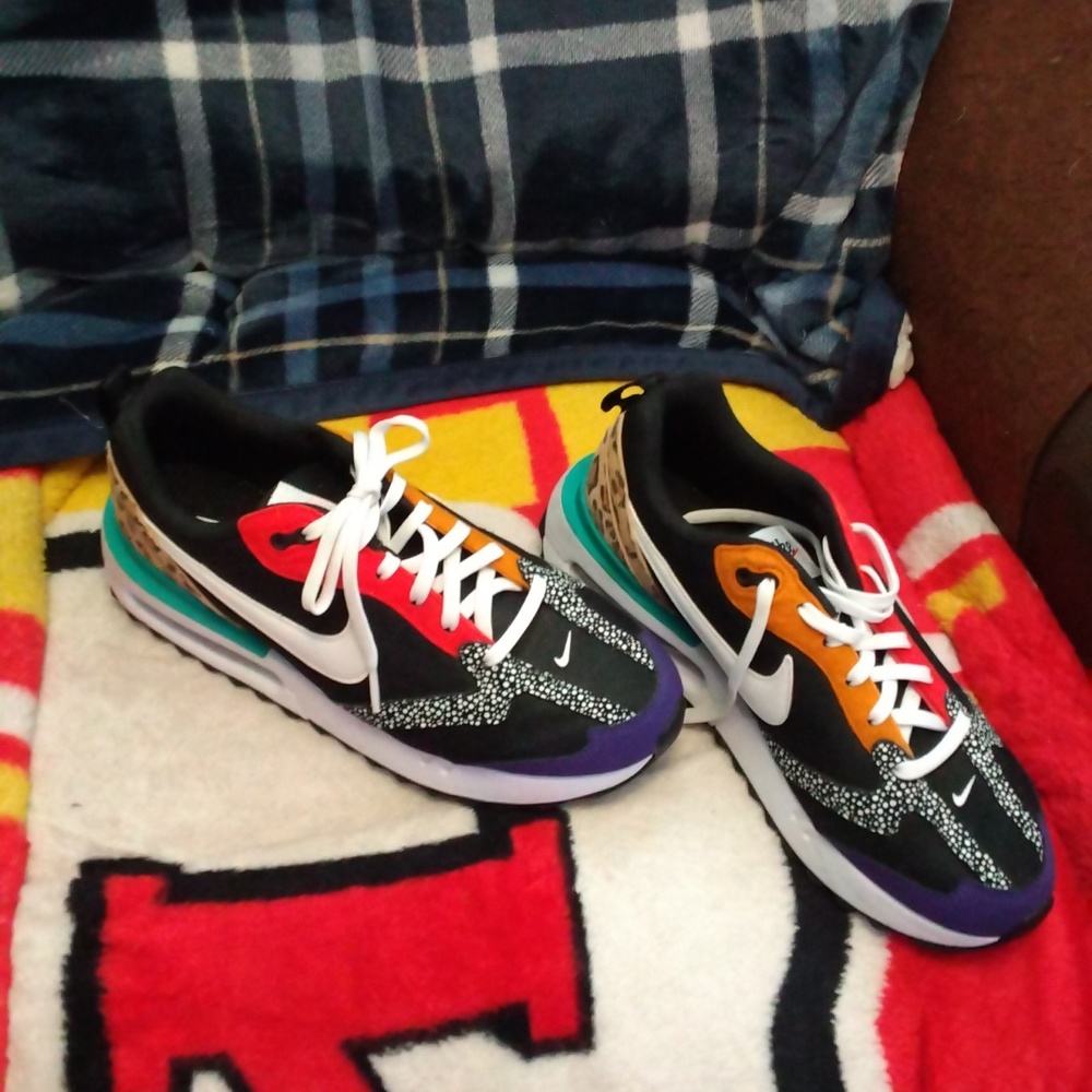 Nike Women’s size 10 multi color